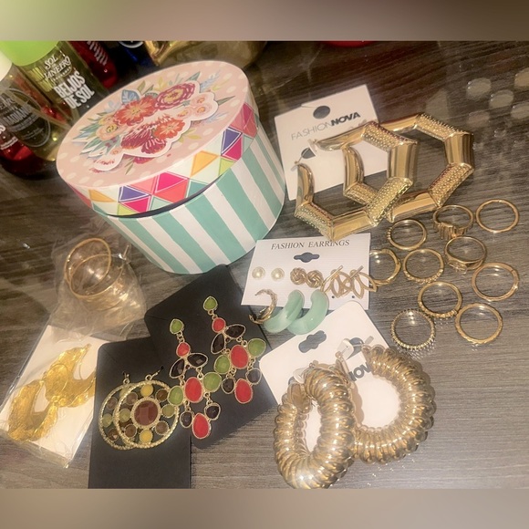 Fashion Nova Jewelry - 22 Piece Beautiful Fashion Jewelry Bundle of Earrings & Rings